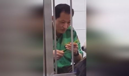 撸管小视频,网络传播的隐秘现象解析